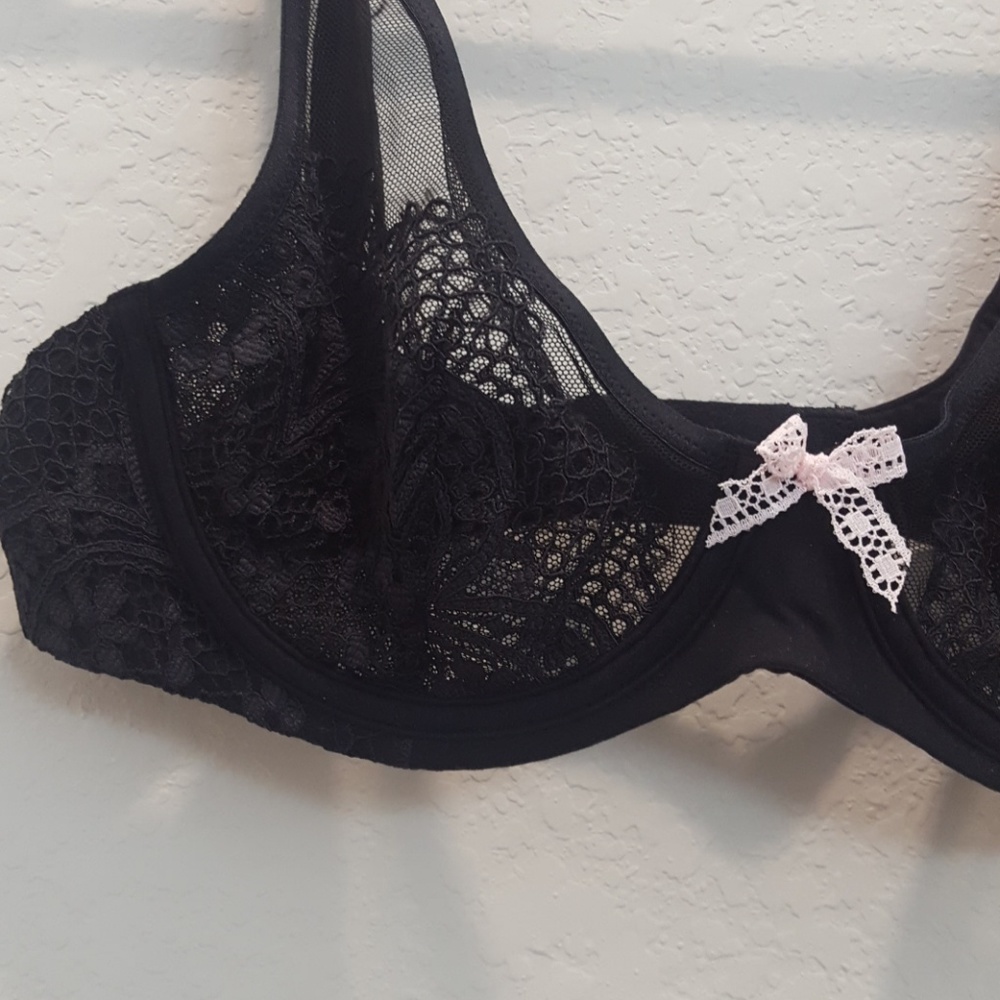 VS Lace Bra - Picture 2 of 3